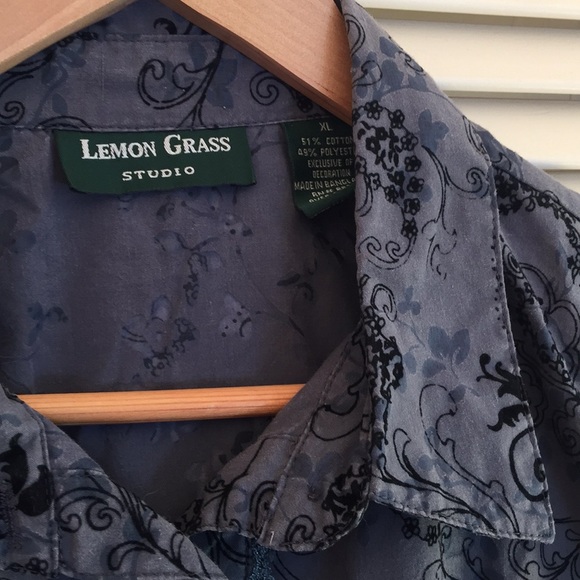 LemonGrass blouse semi-sheer - Picture 4 of 8